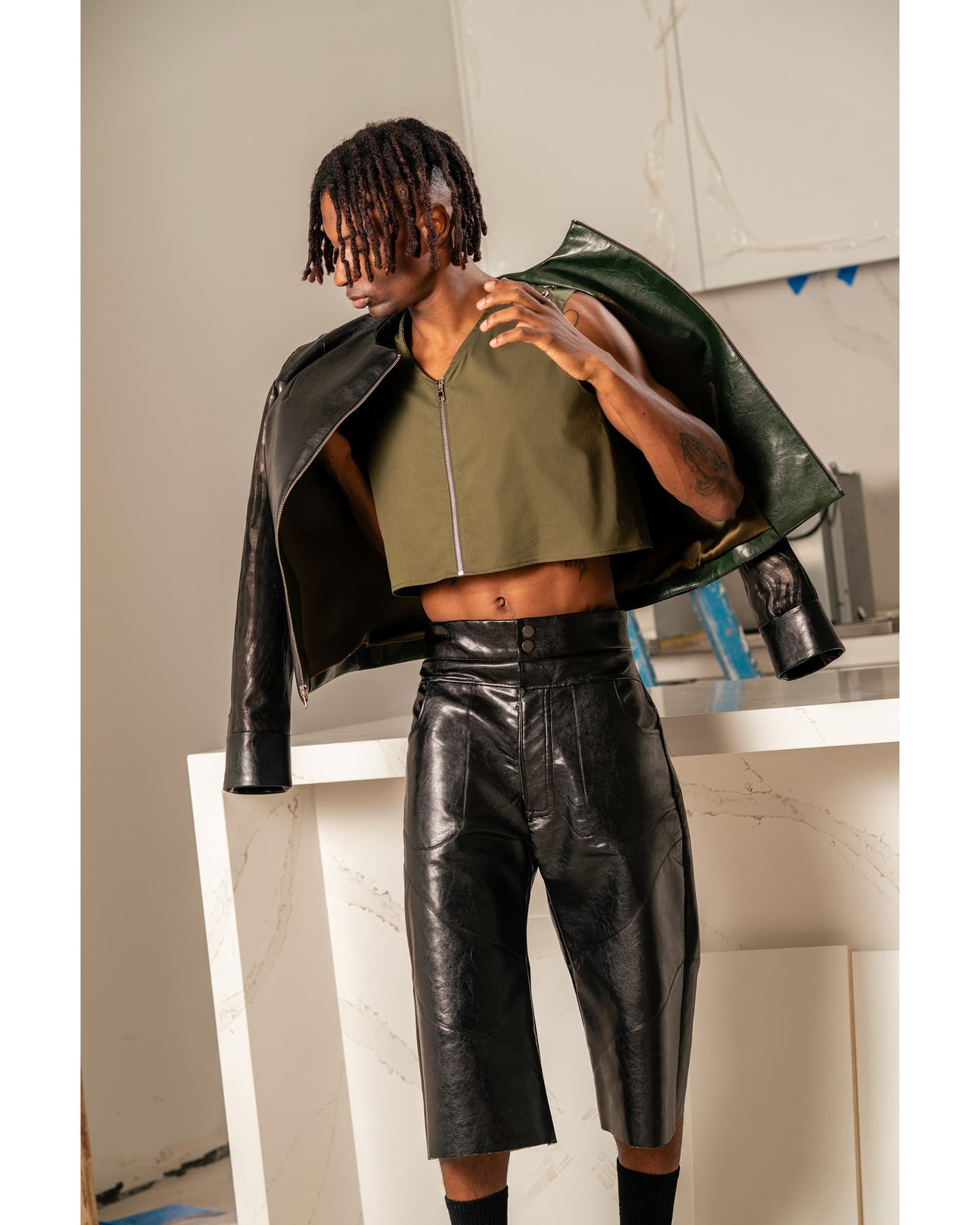 Faux leather Cropped Pants thumbnail 5